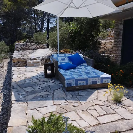 別荘 House On Punta ヴェラ・ルカ